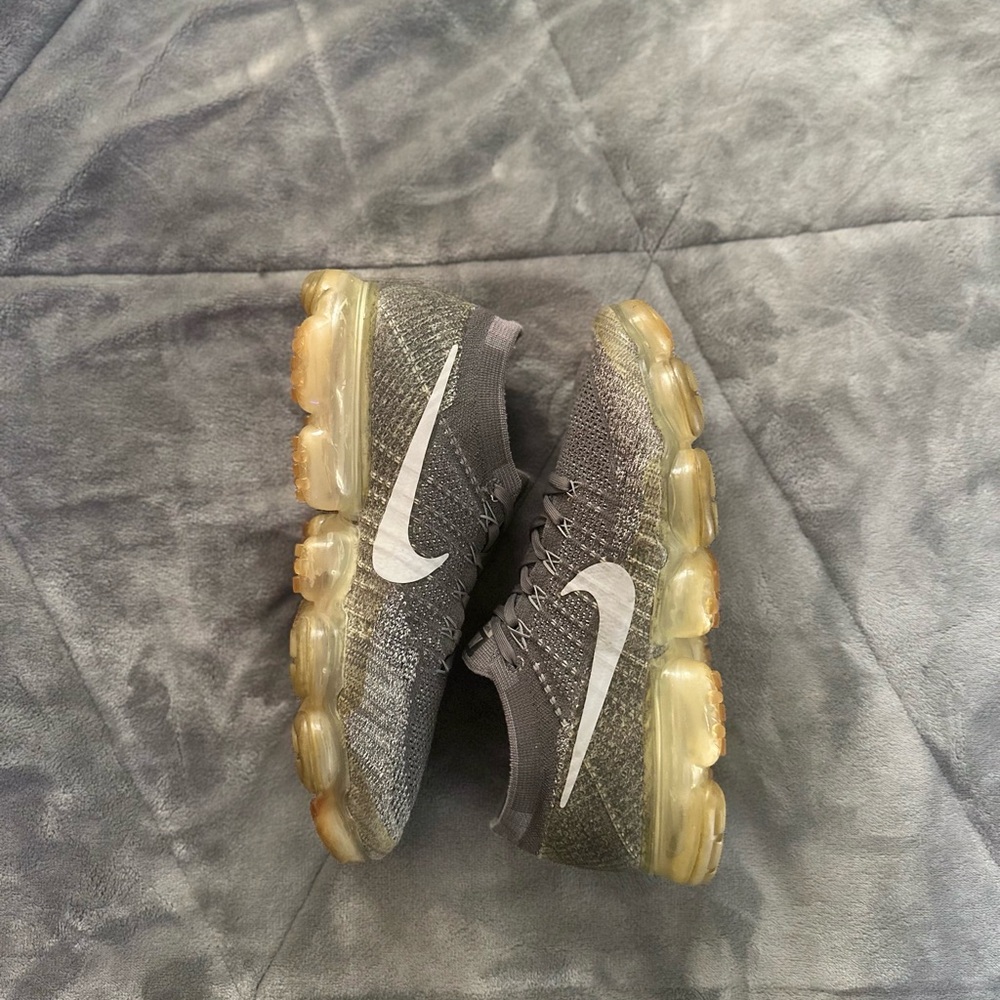 Nike Gray Air VaporMax Flyknit Asphalt Size: 9.5 - Picture 8 of 10